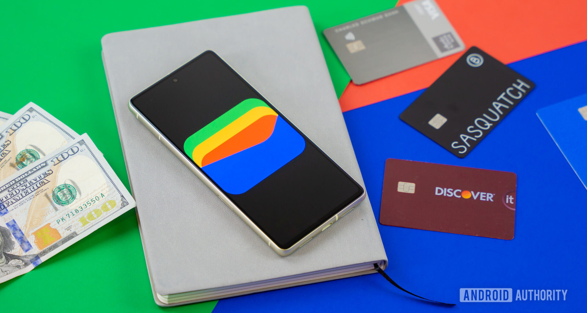 Google Wallet logo on smartphone next to credit cards and cash Stock photo 10