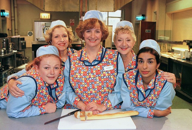 BBC ONE - TALKED ABOUT TELEVISION PROGRAMME Dinnerladies...PICTURE SHOWS: (l to r) MAXINE PEAKE as Twinkle, ANNE REID as Jean, VICTORIA WOOD (1953-2016) as Bren, THELMA BARLOW as Dolly and SHOBNA GULATI as Anita COPYRIGHTED IMAGE FROM BBC ALL RIGHTS RESERVED. Extraordinary, startling and original moments in drama, comedy and documentary promise an autumn season on BBC ONE that is guaranteed to set the nation talking. From an epic David Attenborough series about the Life of Birds and Victoria Wood (1953-2016)'s first situation comedy 'dinnerladies', to a creative and unusual adaptation of the classic Vanity Fair, this Autumn offers everyone an appointment to view....0181 576 8233 Unmanipulated picture BBC-1 Autumn tbc