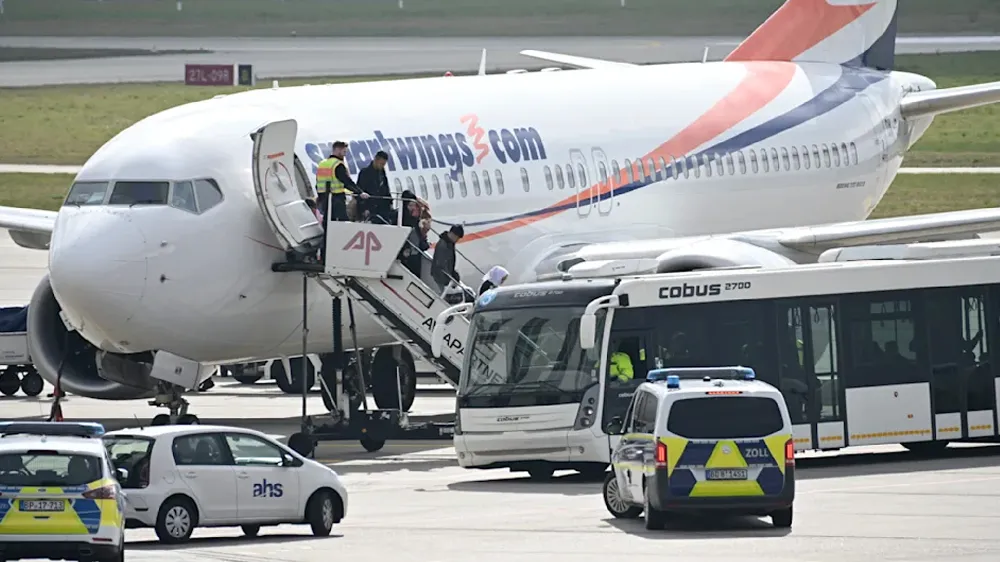 Germany Transfers Another Group of Afghan Refugees from Pakistan