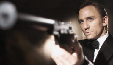 The digital posters on Prime Video took the guns out of James Bond's hands, but Netflix images have given them back