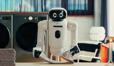 LG says its CLOiD home robot will be folding laundry and making breakfast at CES