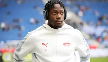 El-Chadaille Bitshiabu walks on the pitch before an RB Leipzig game