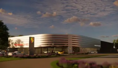 Dick Lovett opens new Porsche Centre in Bristol