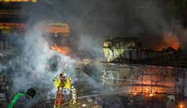 Huge fireball seen erupting over London grounding flights at Heathrow | News UK
