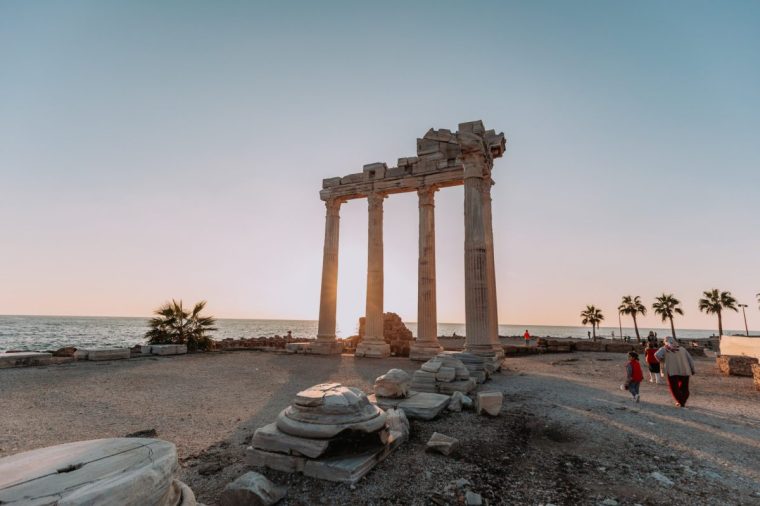 Ancient ruins near Side (Photo: Alara Haliloglu)