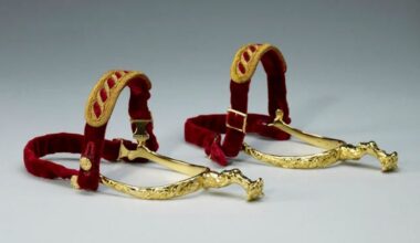 Take a look at the special 1661 golden spurs presented to the King
