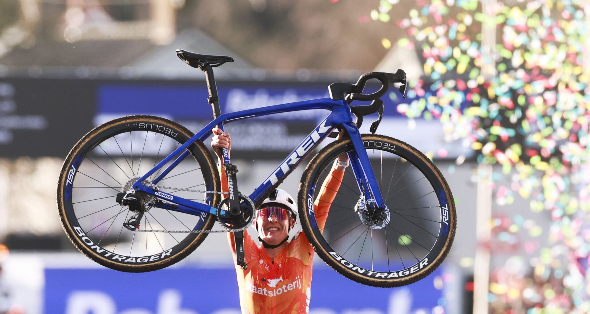 Cyclo-cross World Championships: Lucinda Brand soloes to second career elite women's title on slippery Hulst course