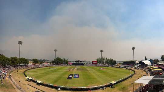 a-fire-in-the-mountains-around-franschhoek-some-30-kilometres-to-the-north-sent-heavy-smoke-billowing-toward-the-ground