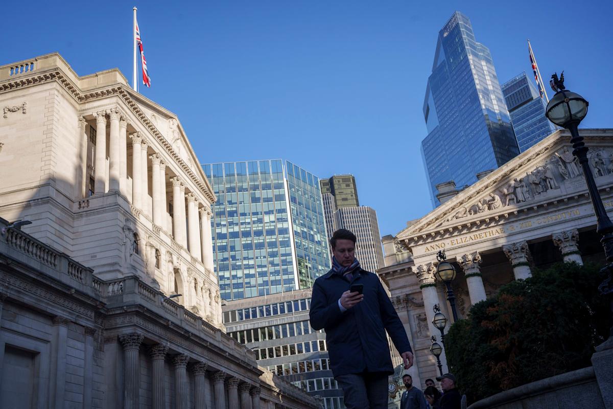 London markets follow US indices to new record high