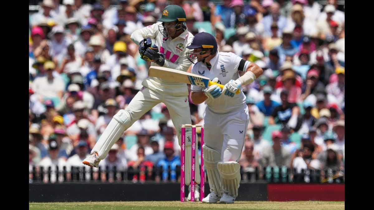 England 114-3 at lunch on Day 1 of final Ashes Test