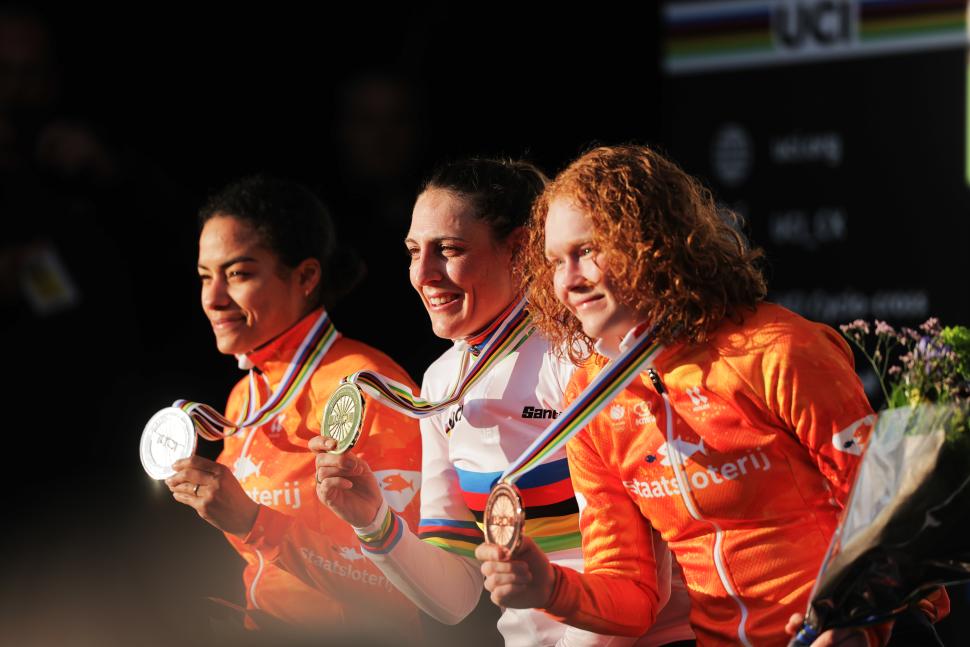 Lucinda Brand wins 2026 world cyclocross championships as Ceylin Alvarado and Puck Pieterse round off podium, Hulst 