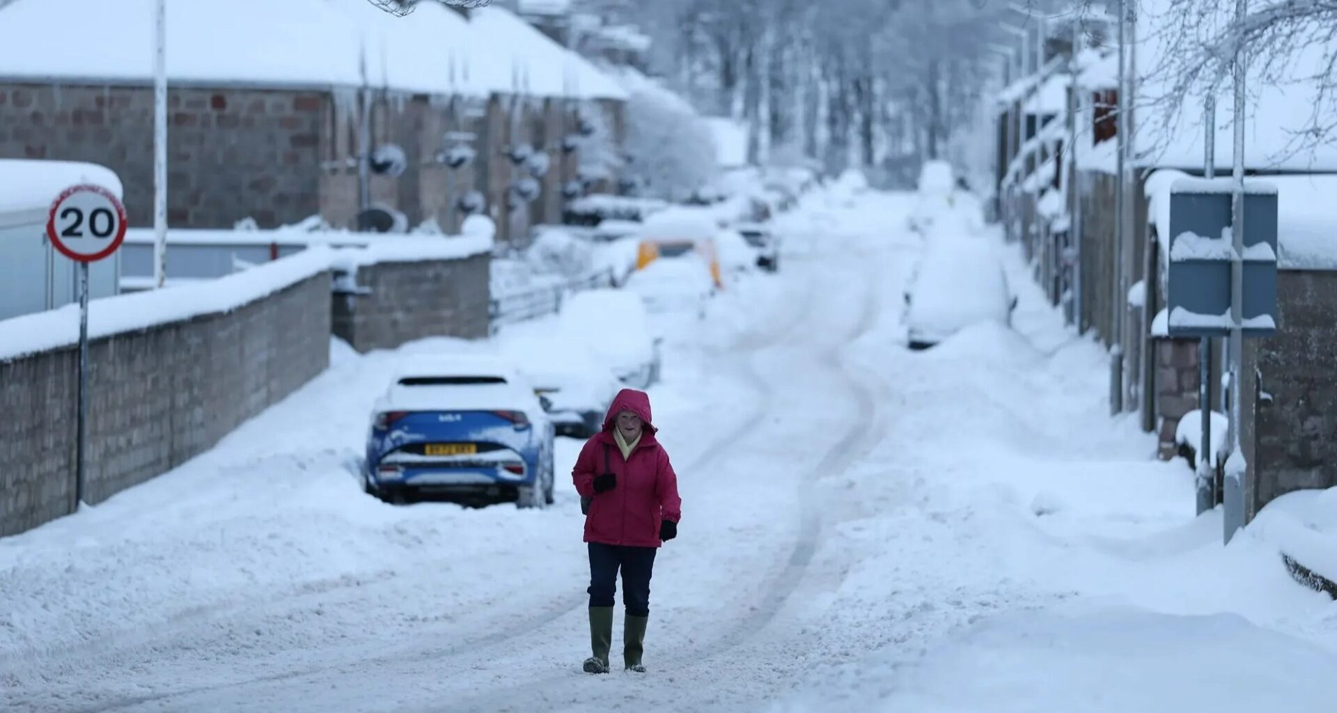 Weather expert reveals Scotland gripped by surging Arctic air as country braces for another day of blizzard & ice hell