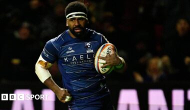 Kalaveti Ravouvou running with the ball