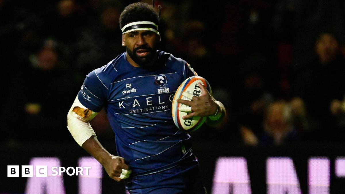 Kalaveti Ravouvou running with the ball