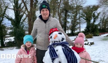 Ice causing disruption and schools closed over snowy weather