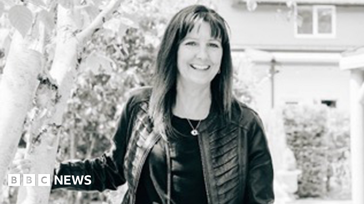 Three shots of Zoe Kleinman side-by-side. They are identical but for her clothing, with a seaside background. On the left, she is wearing a bright yellow ski suit. In the middle, a black hoodie. On the right, a red and blue jacket. It is incredibly difficult to tell which is the original.