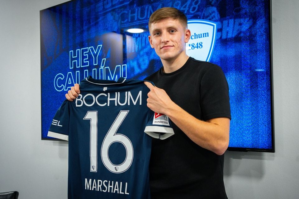 Callum Marshall poses after completing his loan move to Vfl Bochum (Credit: VfL Bochum)