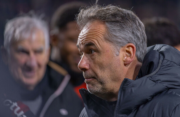 Toulouse stunned by Perpignan but stay top in France as Pau lose