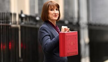 UK’s deadline for paying IHT on pensions poses ‘huge problem’, peers warn