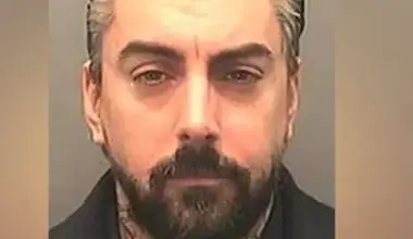 British Politician Tricked Into Honoring Late Lostprophets Vocalist Ian Watkins In A Cameo Video