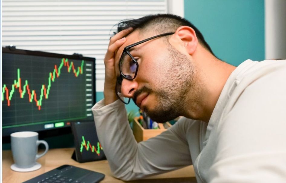 Investor worried and Bitcoin graph