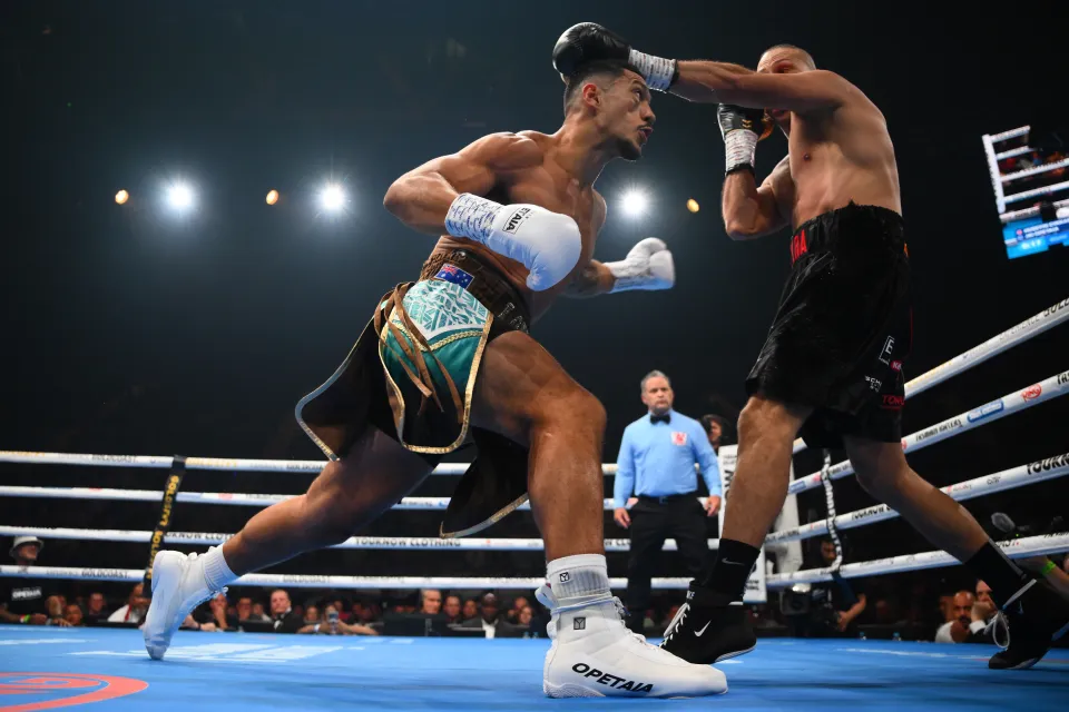 Jai Opetaia punches Huseyin Cinkar