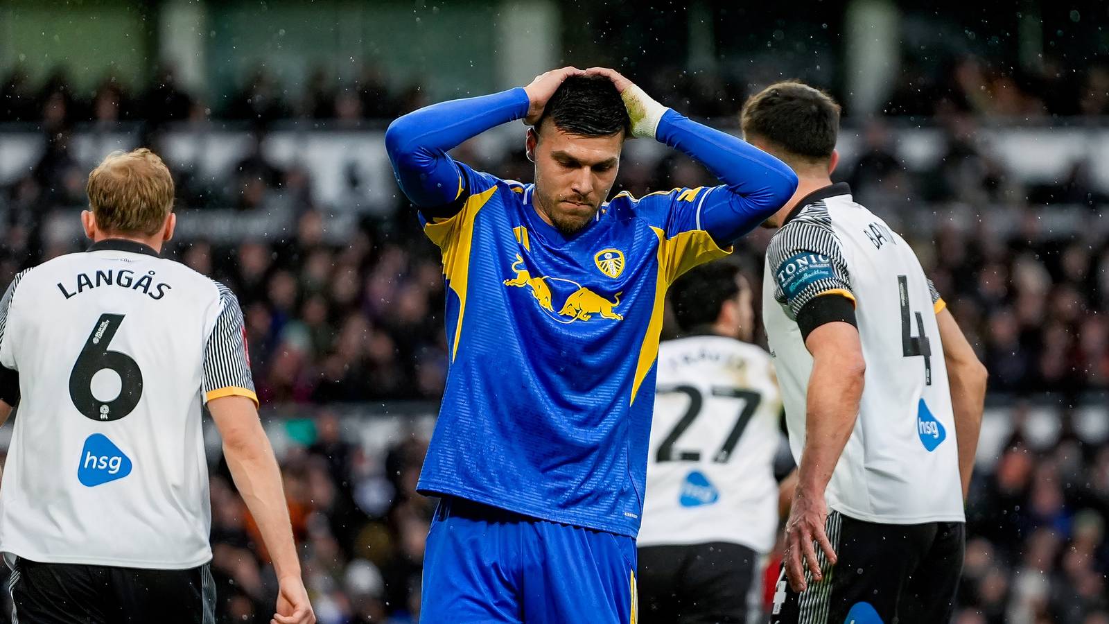 Leeds hope to clinch last-gasp deal for PL star