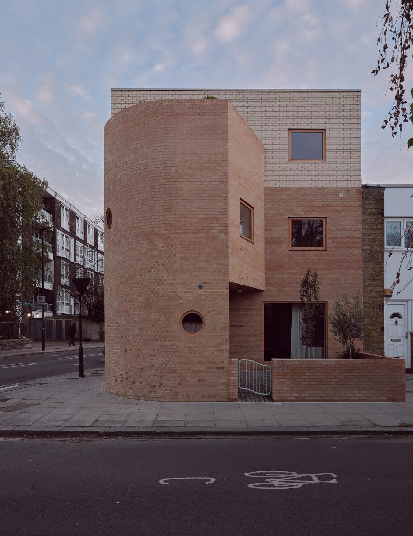 Front facade of Runda house in London