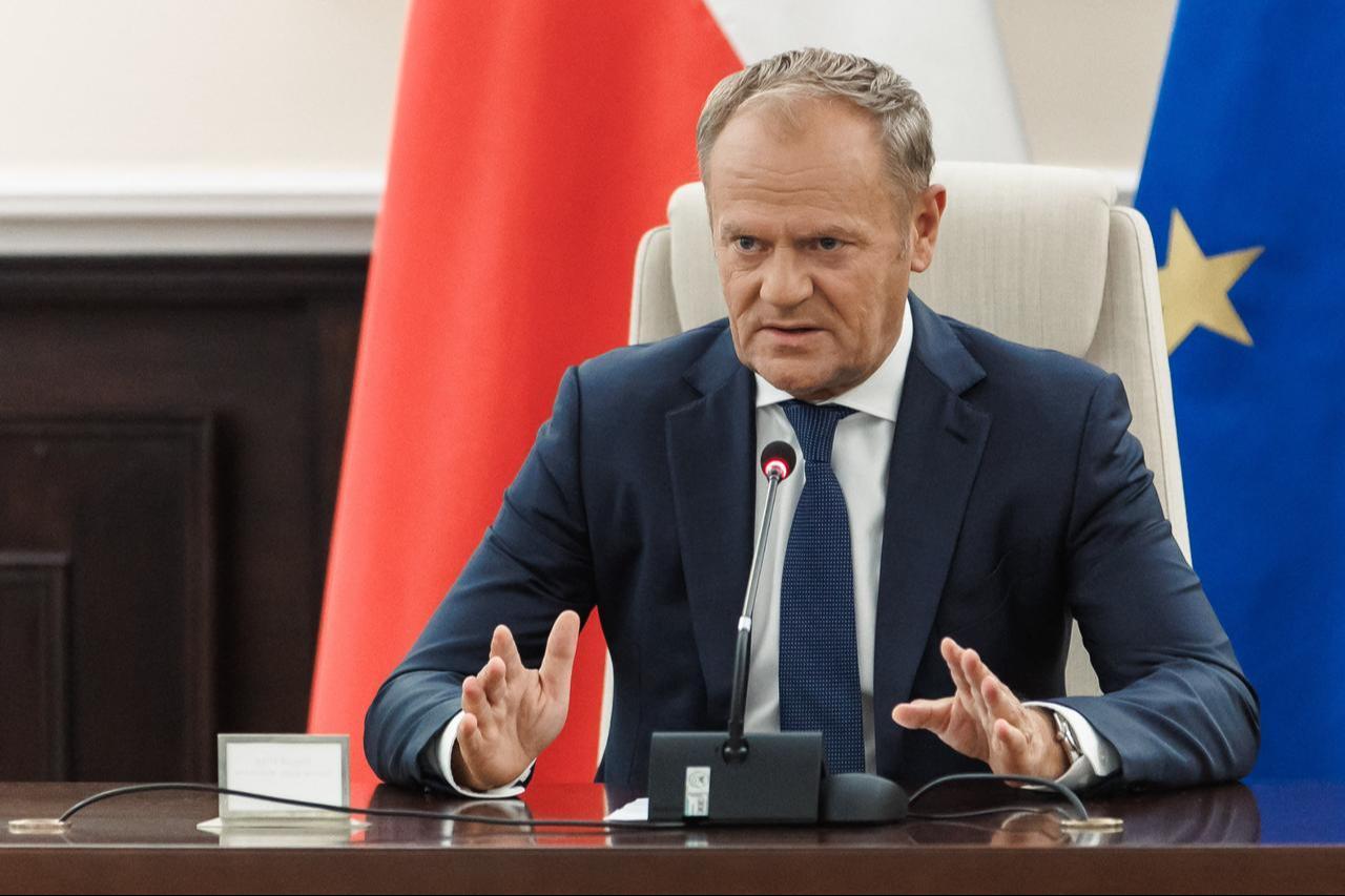 Polands Prime Minister Donald Tusk leading an emergency meeting after Russian drones violated Polish airspace, Warsaw, Poland, on Sept. 10, 2025. (AFP Photo)