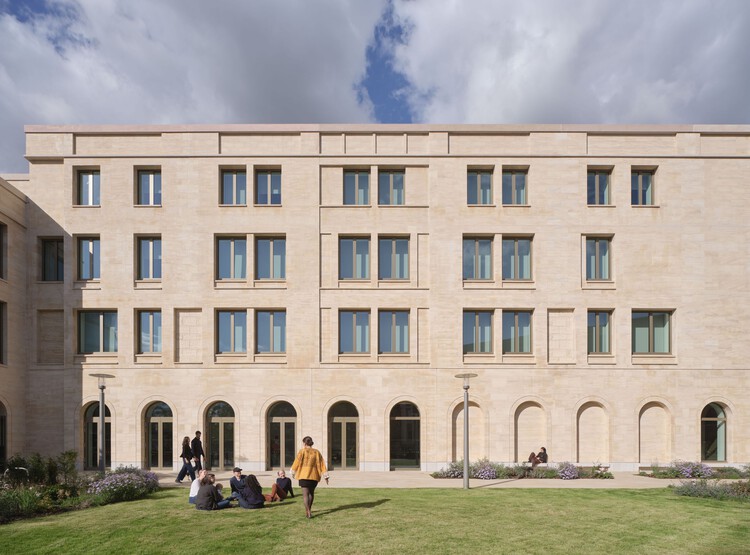 Schwarzman Center for the Humanities - University of Oxford / Hopkins Architects - Exterior Photography, Arcade