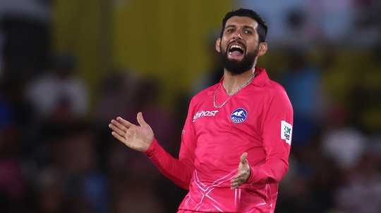 sikandar-raza-took-4-for-13-in-paarl-royals-win