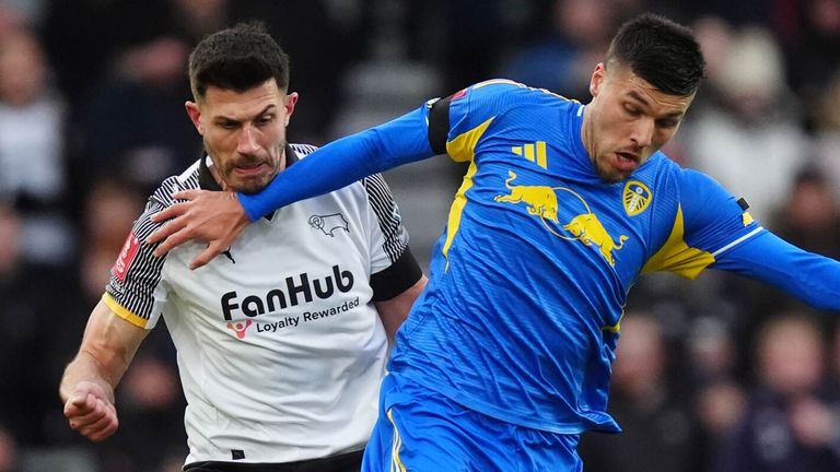 Danny Batth and Joel Piroe battle for the ball