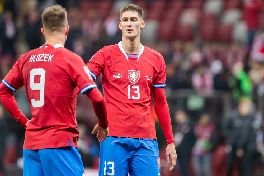 Celtic snatch transfer from Rangers – Player travels to Glasgow