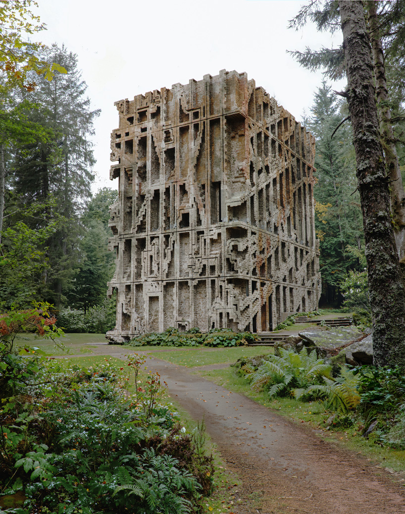 3D printed sand blocks sculpt adaptable facade embracing weathering and reuse