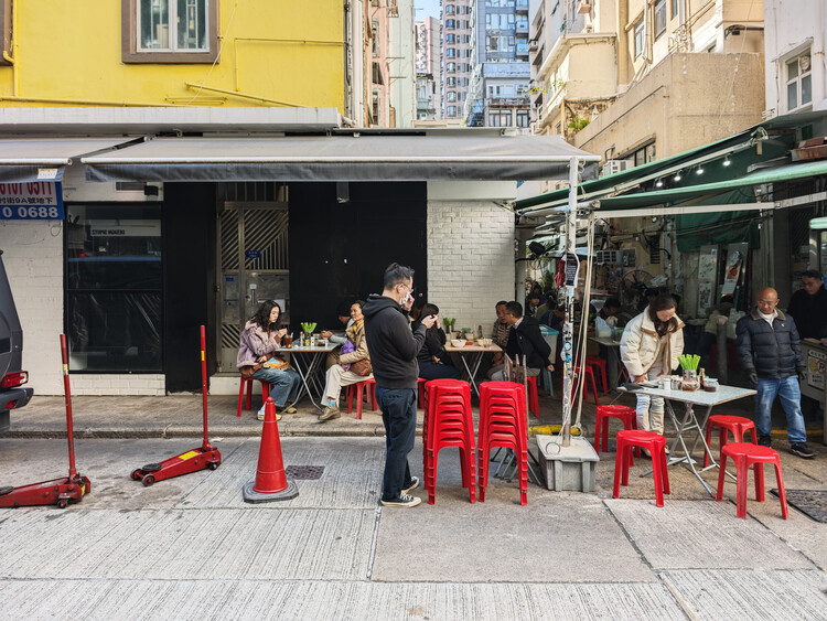 Urban Banquet at the Curb: Hong Kong’s Third-Space Dining - Image 8 of 12