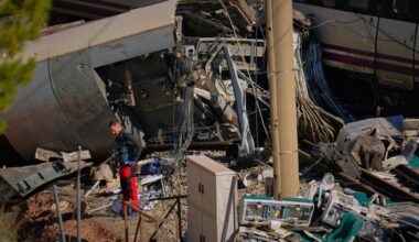 Spain begins 3 days of mourning for train wreck victims
