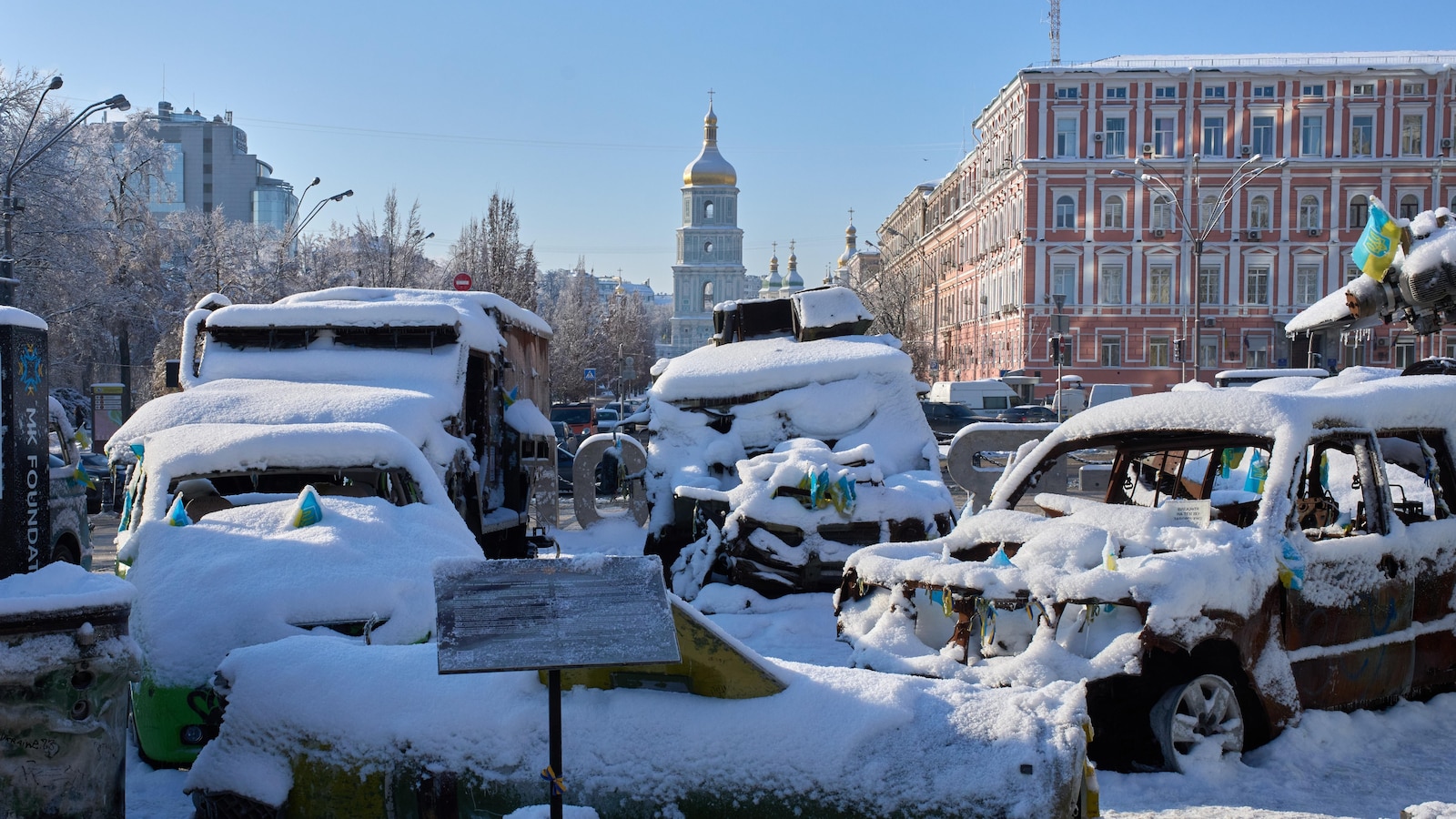 Ukrainian delegation arrives in US for peace talks as Russia hammers energy sites