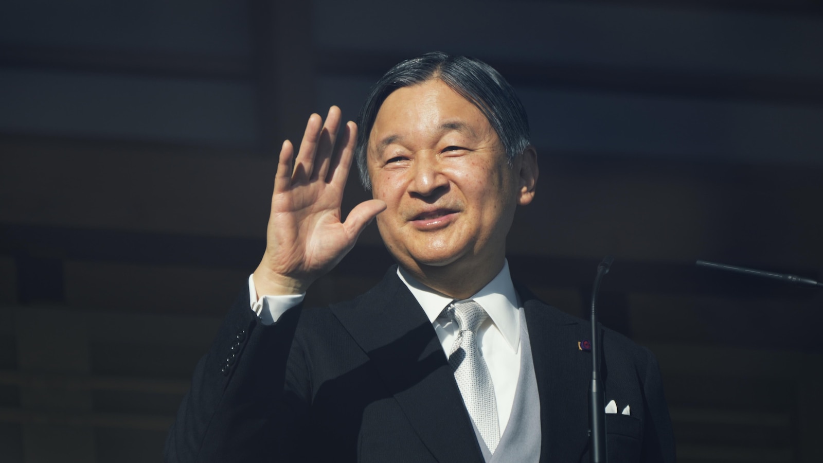 Japan's emperor and his family greet New Year well-wishers