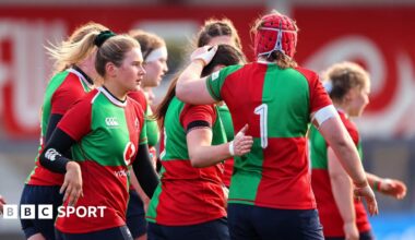 Clovers celebrate try