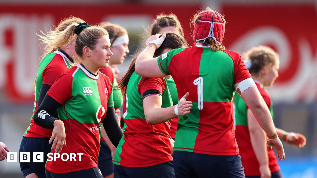 Clovers celebrate try