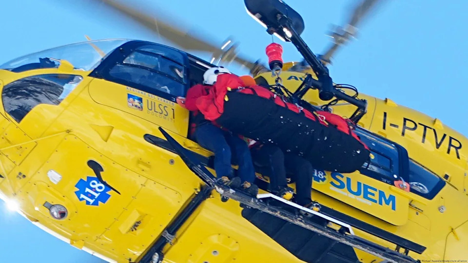 Lindsey Vonn was airlifted to hospital after the accident that had left her screaming in pain<span class="copyright">Michael Kappeler/dpa/picture alliance</span>