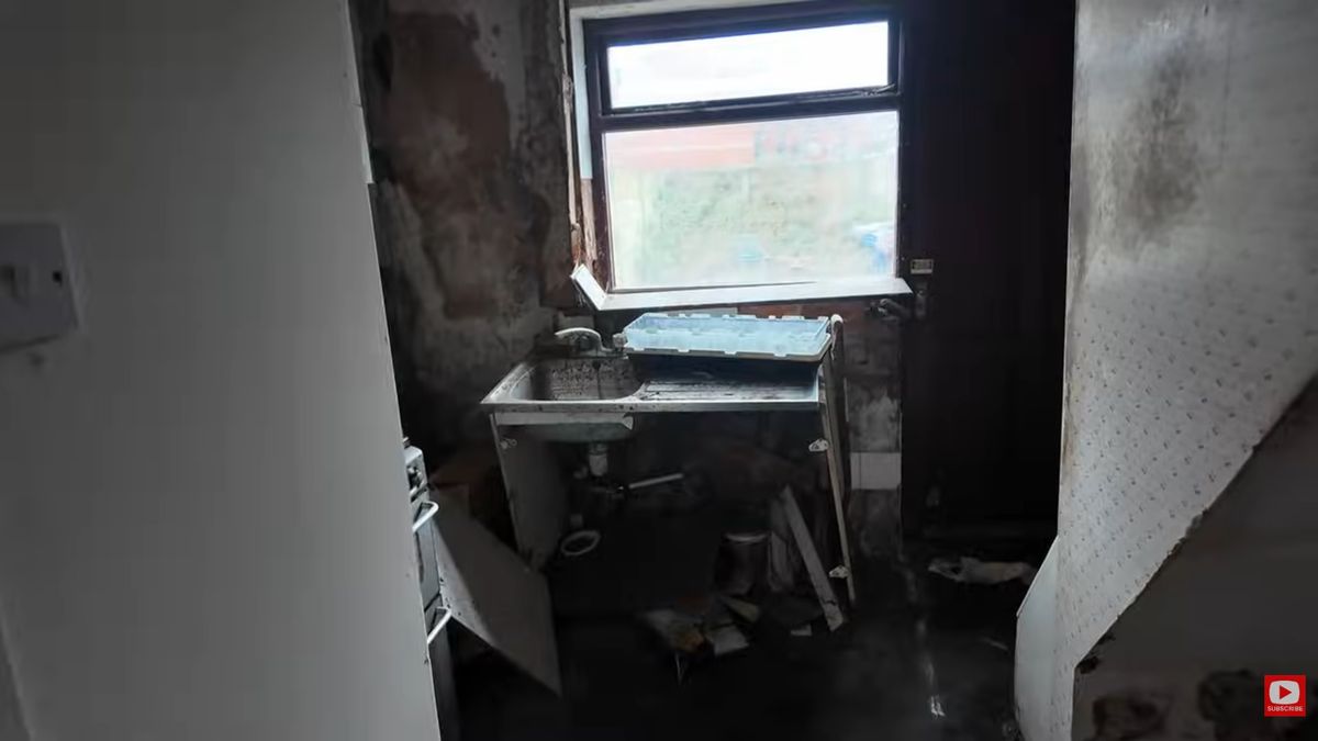 The kitchen of the property 