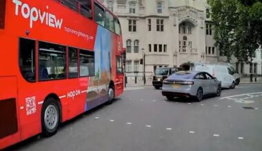 The car ran a red light, which is a motoring offence carrying three penalty points and a £100 fine