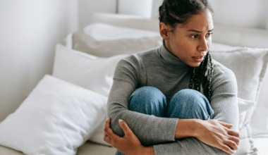 4 ways to stop overthinking your social interactions, according to a clinical psychologist