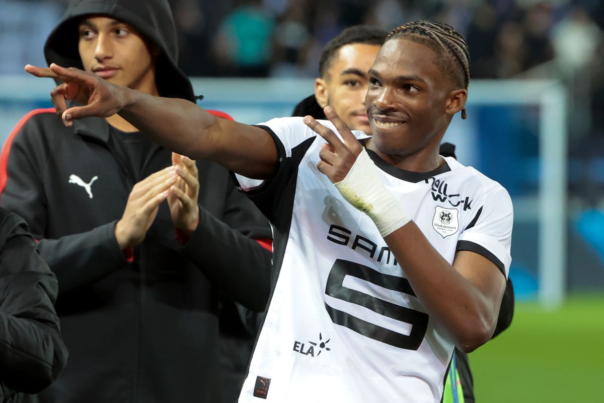 PARIS, FRANCE - NOVEMBER 7: Jeremy Jacquet of Rennes and teammates celebrate the victory following the Ligue 1 McDonald's football match between Paris FC and Stade Rennais FC (Rennes) at Stade Jean Bouin on November 7, 2025 in Paris, France. (Photo by Jean Catuffe/Getty Images)
