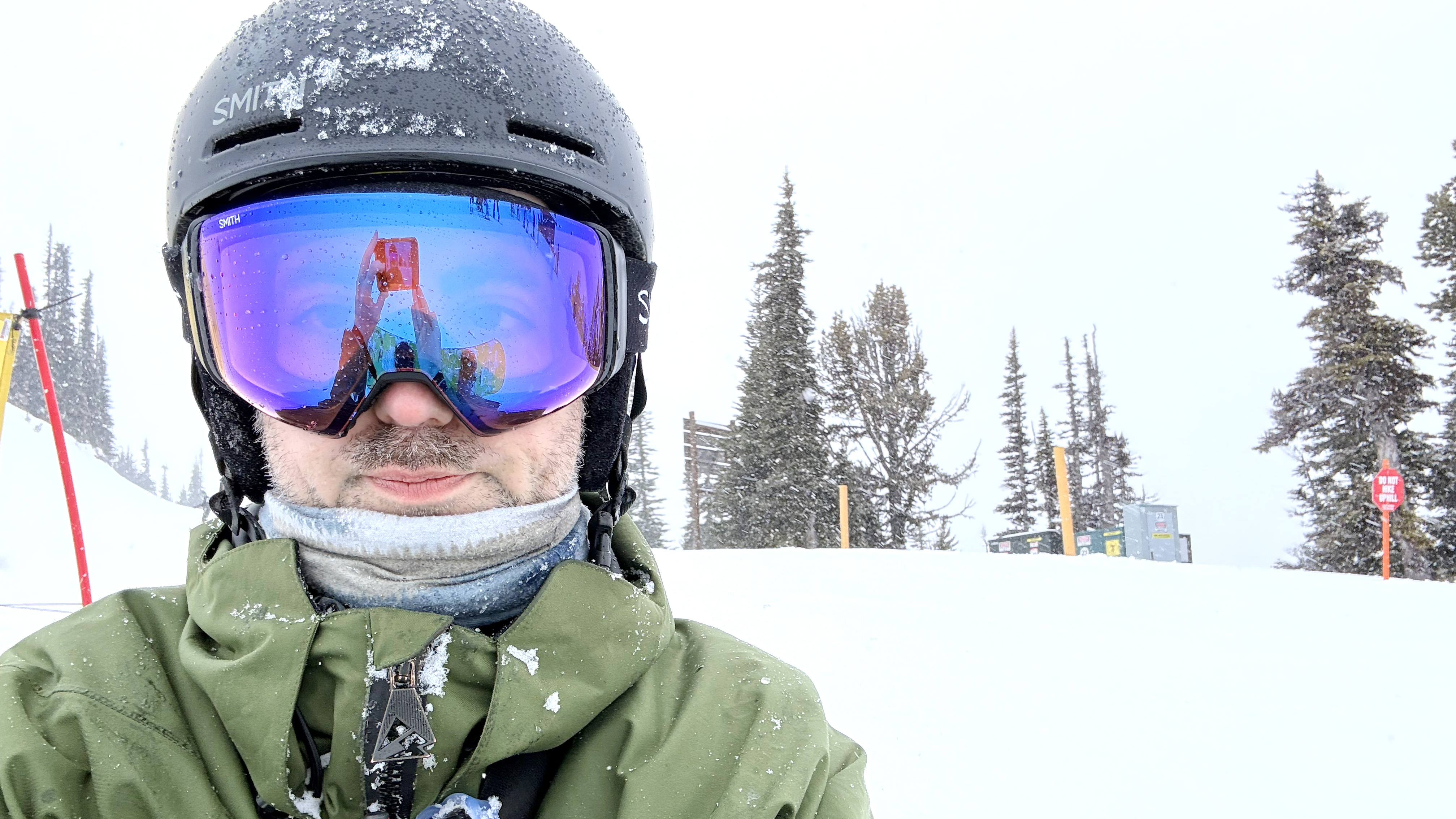 A selfie of senior writer Dan Bracaglia snowboarding