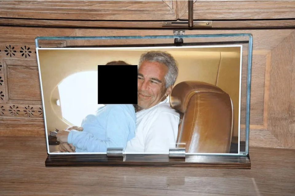 Thousands of files relating to Jeffrey Epstein have been released (DOJ)