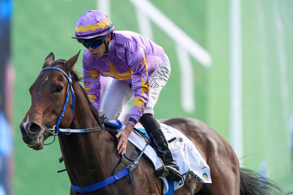 Little Paradise winning the G1 Hong Kong Classic Mile under Vincent Ho