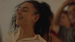 Charlie xcx in 'Erupcja'