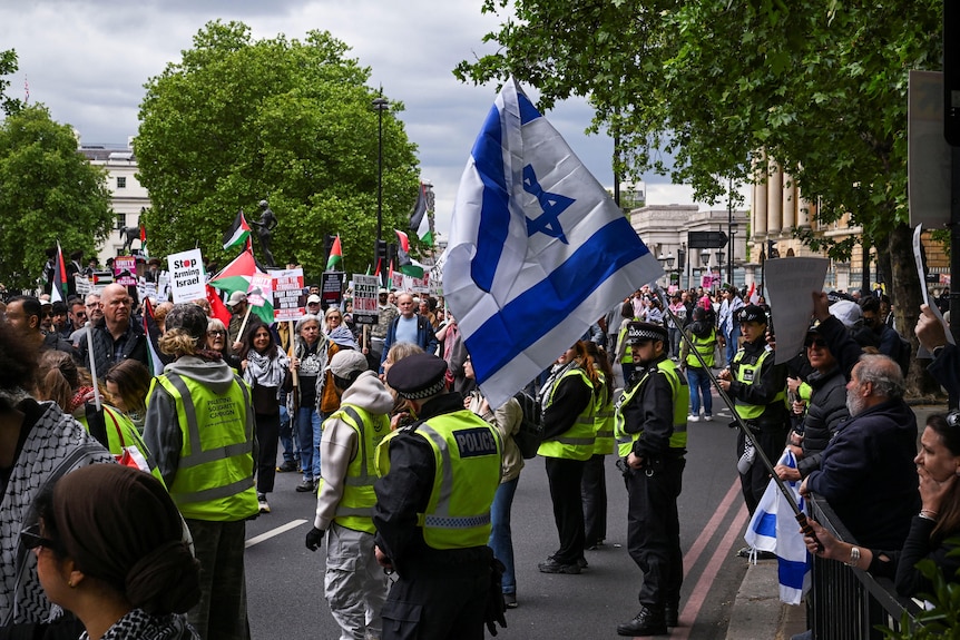 Crowds from pro-palestine protesters and unite the Kingdom counter-protesters divided by police.
